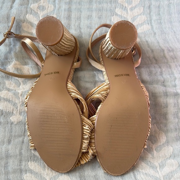 Elegant Gold Women's Heels - Picture 2 of 3